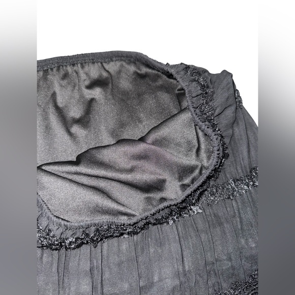 Black Textured Skirt with Lace Trim - Picture 4 of 5